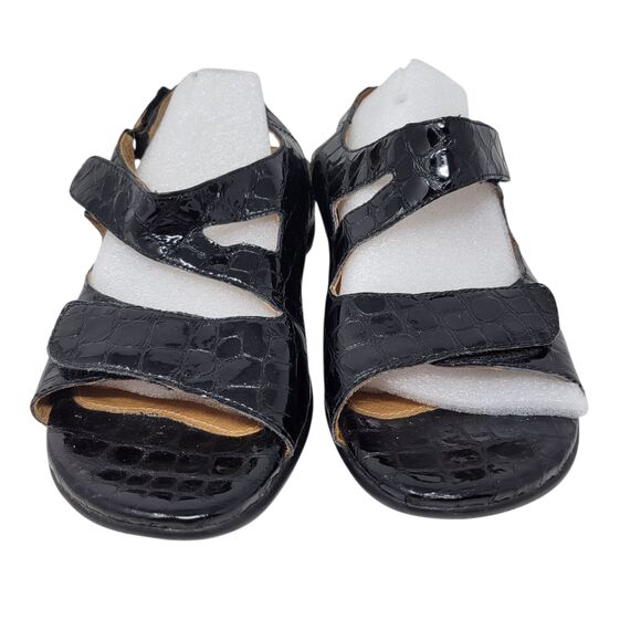 Clarks Artisan Sandals Womens size 8.5M Black Patent Leather Strappy Slingback - Picture 2 of 9